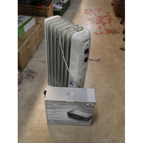 867 - OIL FILLED RADIATOR & SANDWICH TOASTER