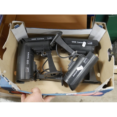 889 - 4 DUMMY CCTV CAMERAS