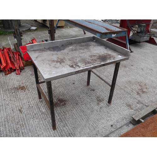 22 - STAINLESS STEEL TOP TABLE