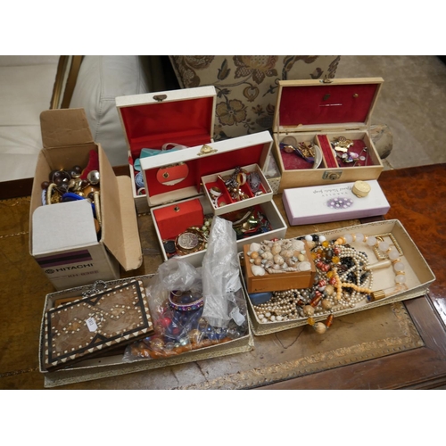 619 - LARGE LOT OF COSTUME JEWELLERY