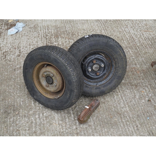 76 - MINI WHEELS, STUB AXLE & HITCH