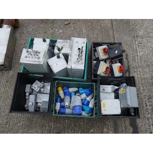 25 - LOT OF ELECTRICAL EQUIPMENT