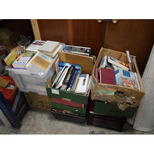 896 - LARGE LOT OF BOOKS