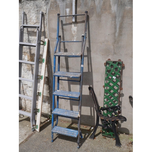 120 - STEP LADDER