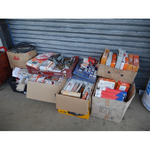 157 - LOT OF CAR PARTS