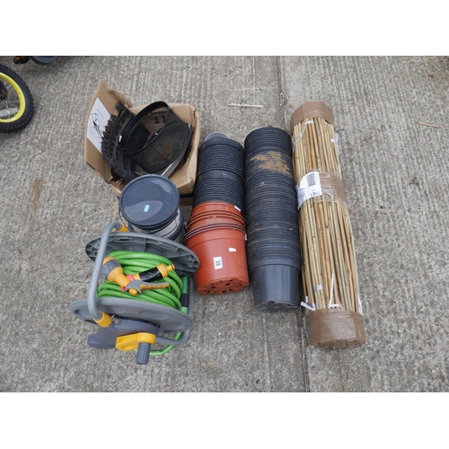 35 - LOT OF GARDENING EQUIPMENT