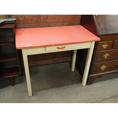 686 - FORMICA TOP TABLE