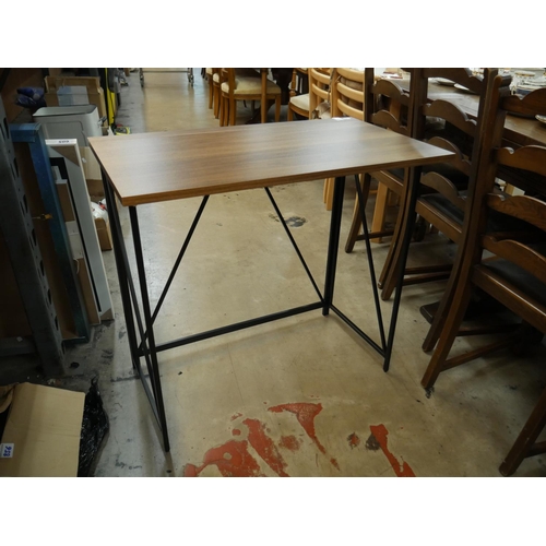 617 - FOLDING TABLE