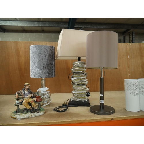 627 - LOT OF TABLE LAMPS