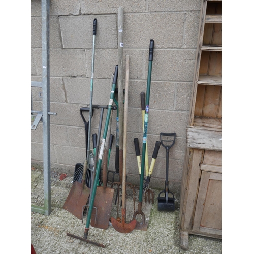 103 - LOT OF HAND TOOLS
