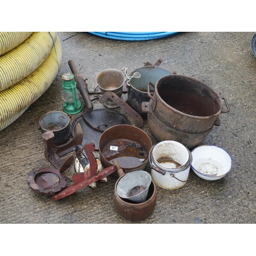 61 - SELECTION OF POTS ETC