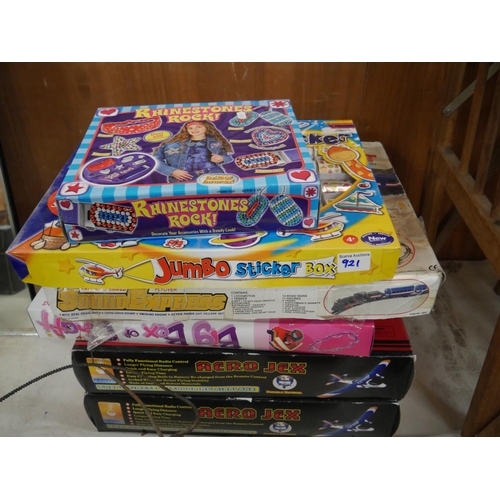 921 - LOT OF BOARD GAMES