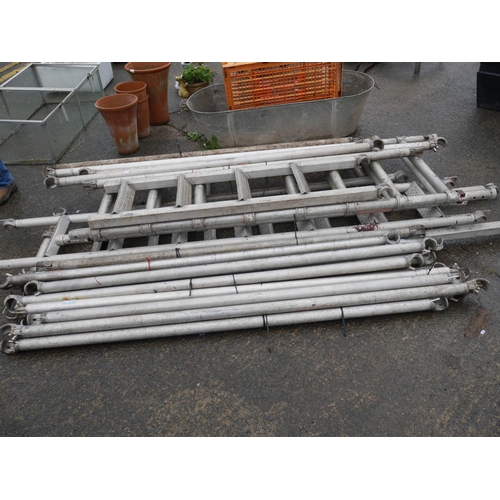 93 - LARGE LOT OF ALUMINIUM SCAFFOLDING