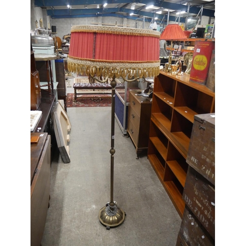 824 - VINTAGE BRASS STANDARD LAMP