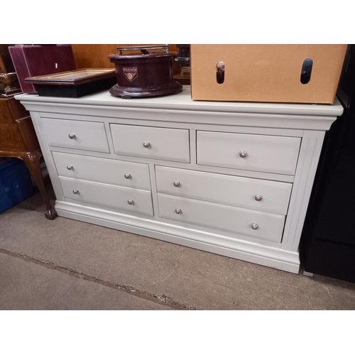 830 - CHEST OF DRAWERS