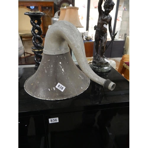 838 - GRAMOPHONE HORN