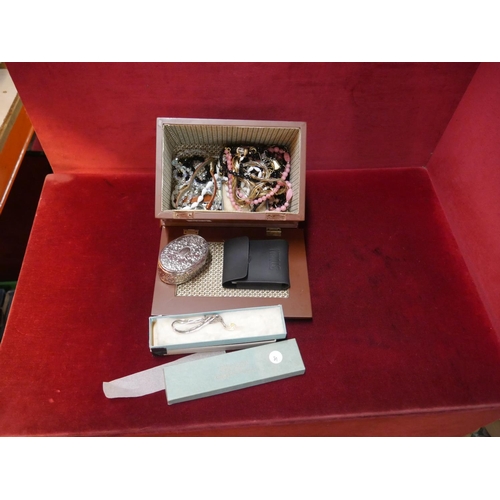 863 - JEWELLERY BOX & CONTENTS