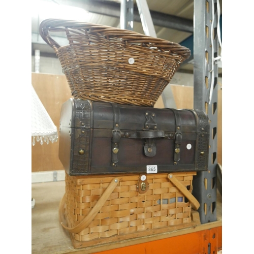 865 - DECORATIVE CASE & BASKETS