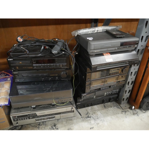 871 - LARGE LOT OF AUDIO EQUIPMENT