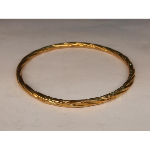 405 - 9CT BANGLE