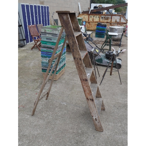 39 - WOODEN STEP LADDER