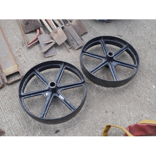 61 - 2 METAL WHEELS