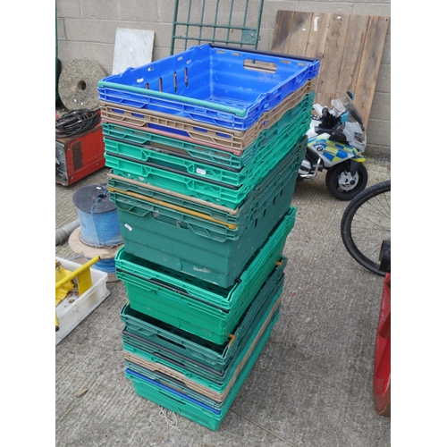 62 - LOT OF STORAGE CRATES