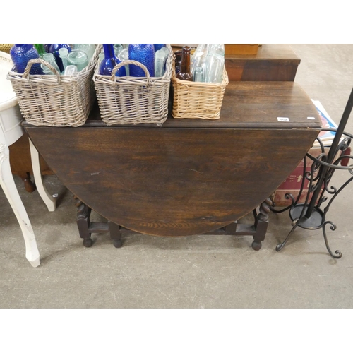 862 - OAK DROP LEAF TABLE