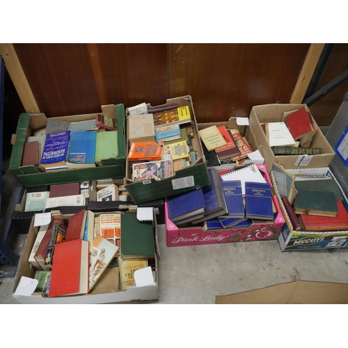 865 - LARGE LOT OF BOOKS