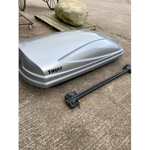 35B - THUILLE ROOFBOX AND BARS, as new with 2 keys