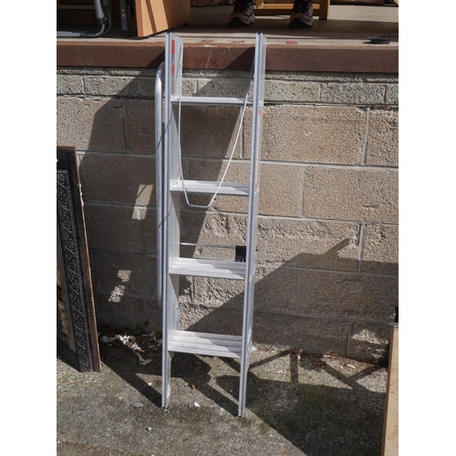 111 - LOFT LADDER