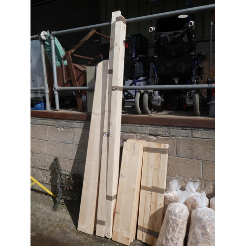 123 - LOT OF WHITE WOOD