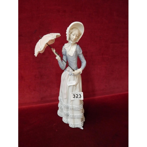 323 - LLADRO FIGURE