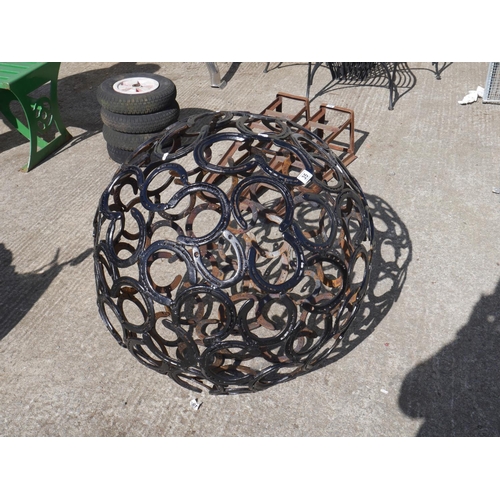 35 - HORSE SHOE SCULPTED SPHERE