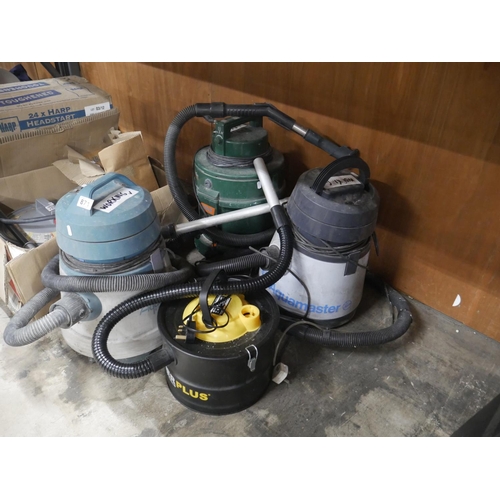 871 - LOT OF VACUUM CLEANERS