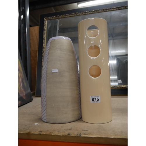 875 - 2 VASES