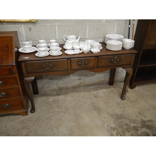 462 - ANTIQUE OAK 3 DRAWER SERVER