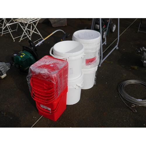 104 - LOT OF PLASTIC BUCKETS