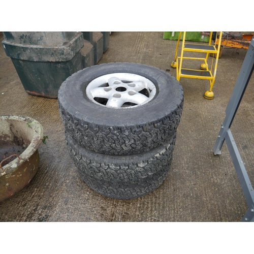 32 - 3 LAND ROVER ALLOYS