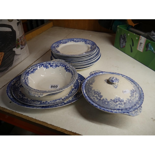 860 - LOT OF BLUE & WHITE ITEMS