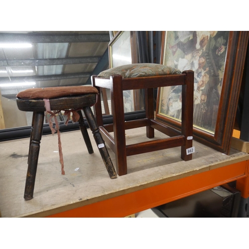 862 - 2 STOOLS