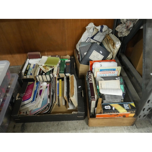 866 - LARGE LOT OF BOOKS