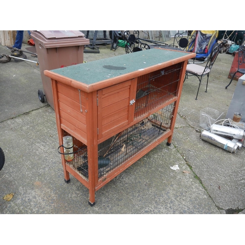 65 - RABBIT HUTCH