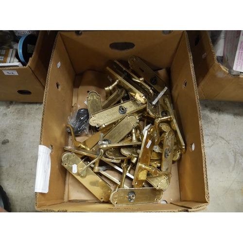 911 - BOX OF BRASS DOOR HANDLES