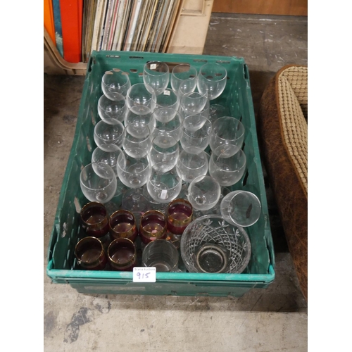 915 - CRATE OF GLASSWARE