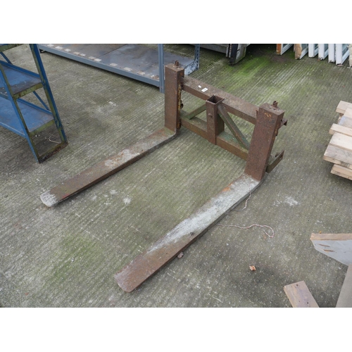 15 - SKID STEER PALLET FORKS