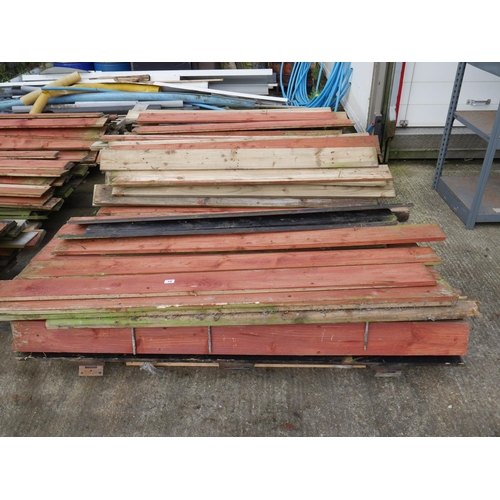 18 - 3 PALLETS OF FENCING BOARDS