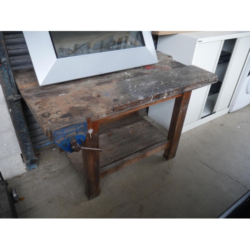 233 - WORK BENCH & VICE