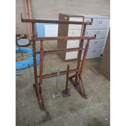 36 - 2 TRESTLES & JACKS