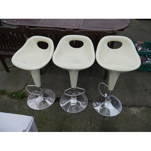 82 - 3 HIGH STOOLS